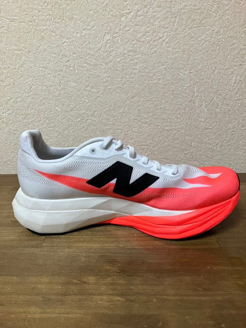 ニューバランスFuelCell SC ELITE V5 25.5cm