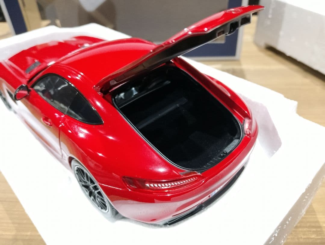 1/18 ノレブ　メルセデスベンツ　AMG　GT　ミニカー　レッド