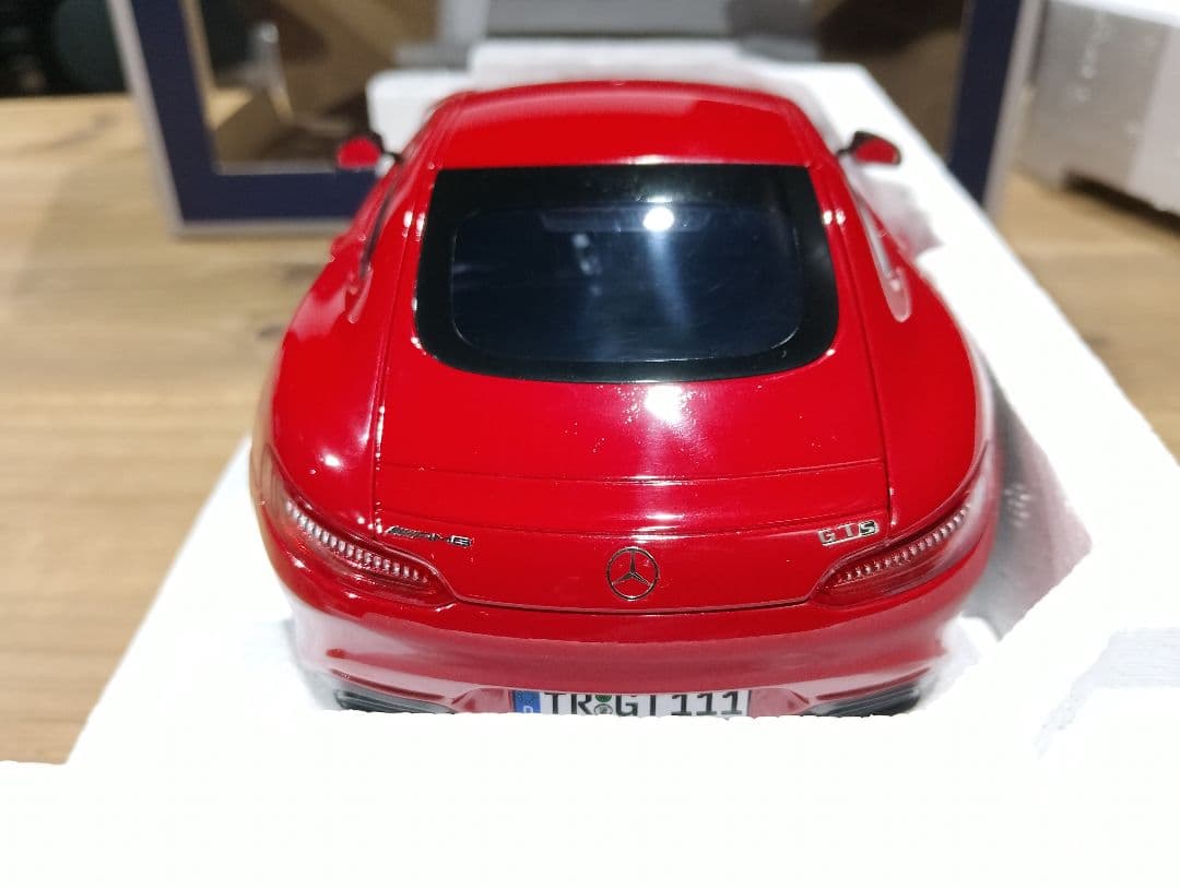 1/18 ノレブ　メルセデスベンツ　AMG　GT　ミニカー　レッド