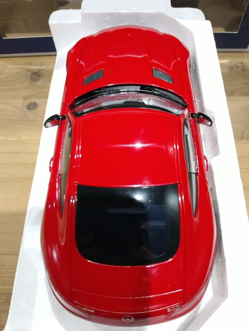 1/18 ノレブ　メルセデスベンツ　AMG　GT　ミニカー　レッド