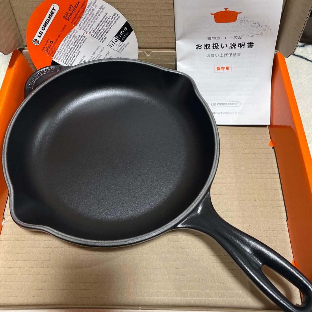 《新品》ルクルーゼ 黒　スキレット 20cm