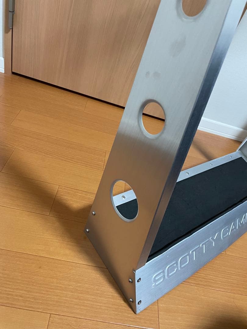 SCOTTY CAMERON フリースタンディングパターディスプレイ