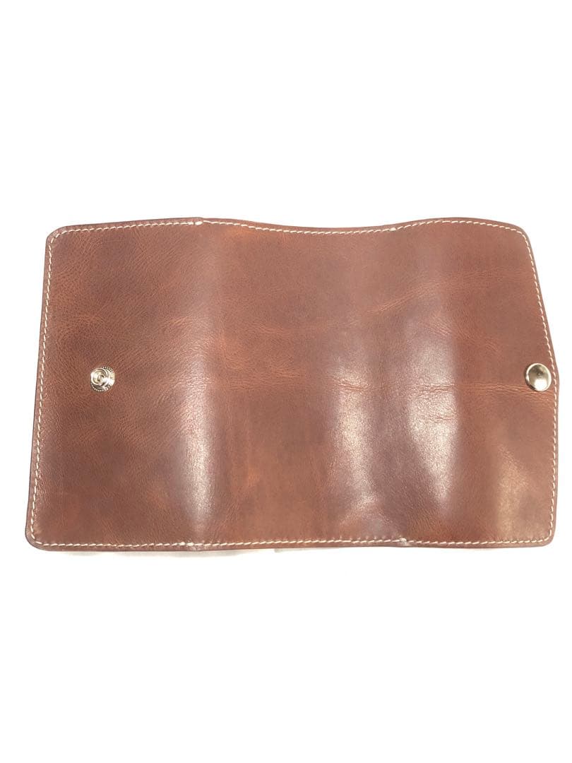 ツートンカラーがカジュアルなオイルヌメ革三つ折りシャグポーチ