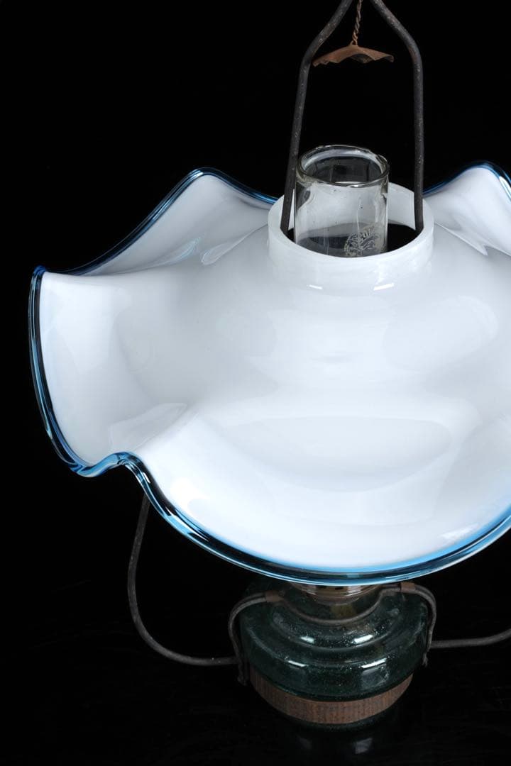 吊りオイルランプ 明治～大正期 水色縁乳白ガラス傘 大正ガラス 古美術 骨董品