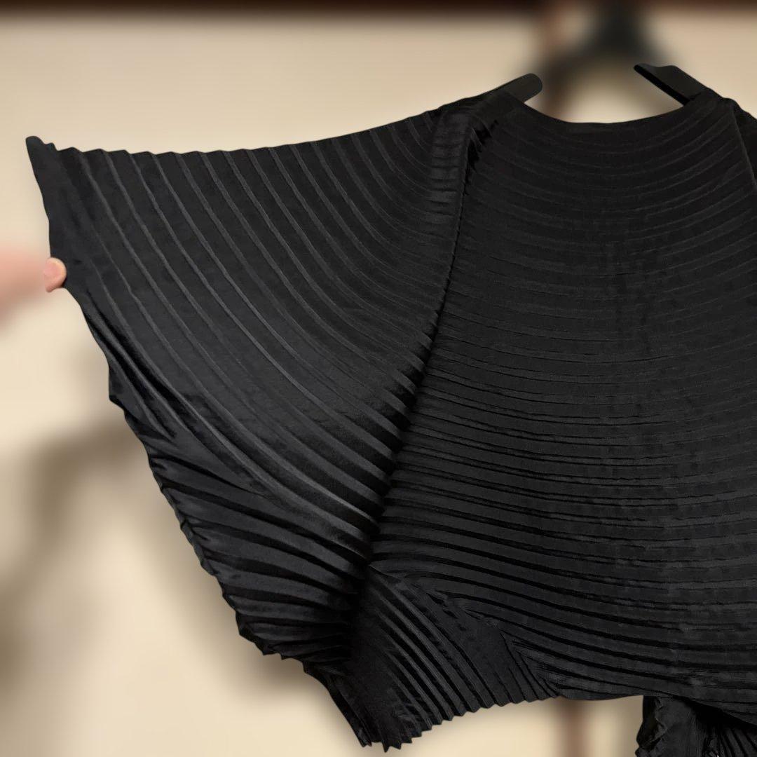 ISSEY MIYAKE ブラック ケープコート