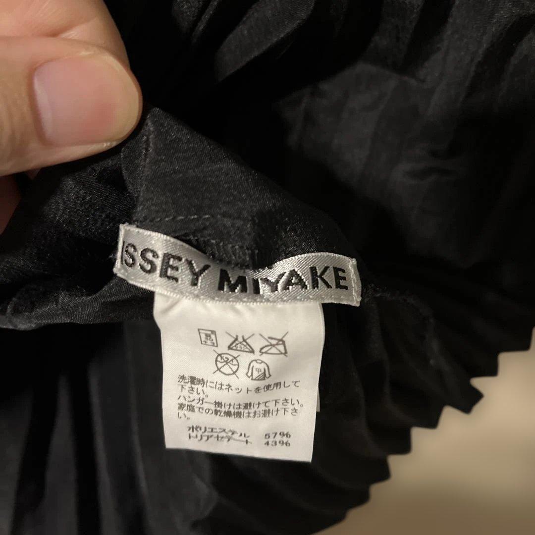 ISSEY MIYAKE ブラック ケープコート