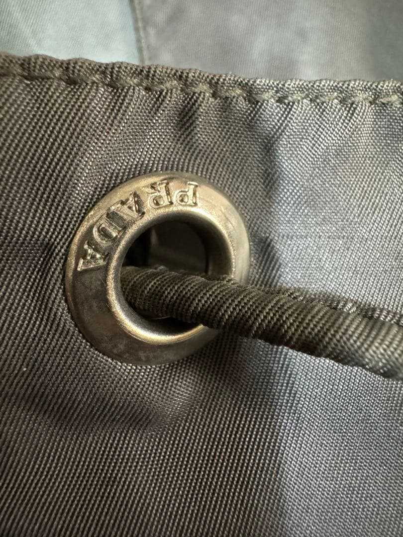 PRADA グレー リュックバックパック三角ロゴプレートヴィンテージ