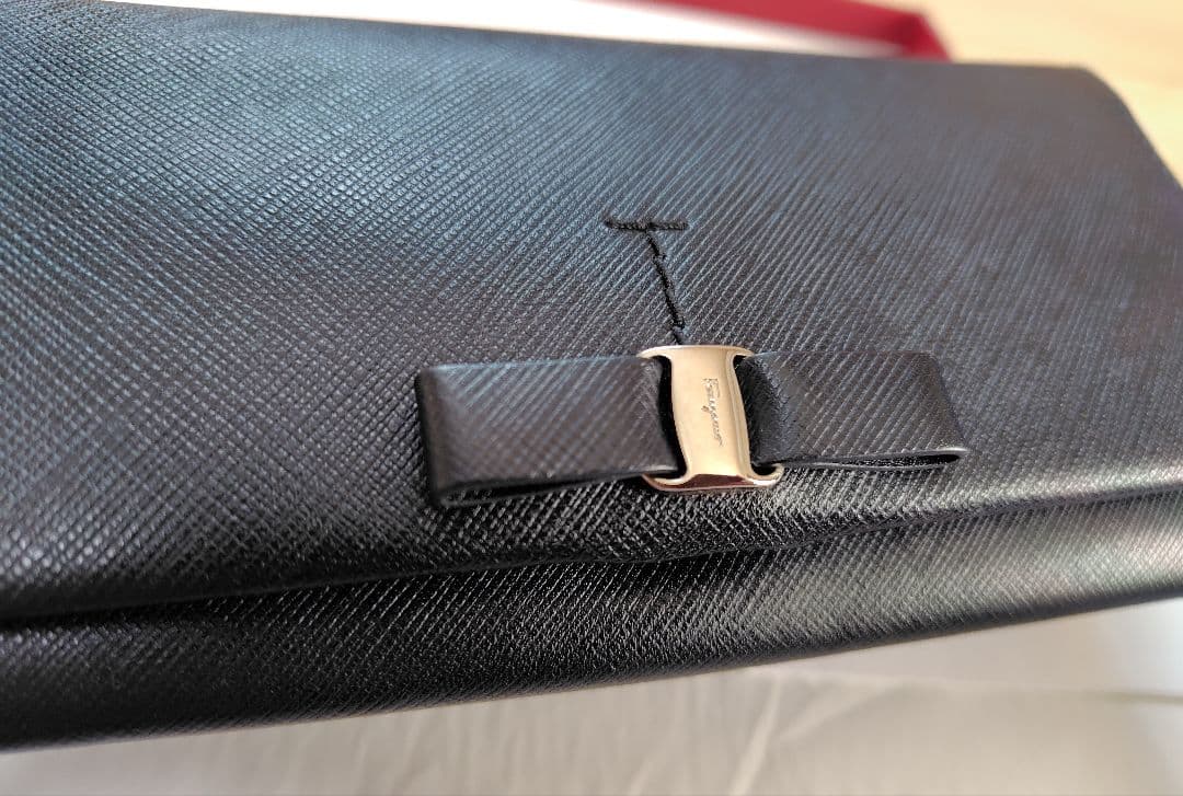 美品　Ferragamo　フェラガモ　ヴァラ　リボン　長財布　JP22-B480