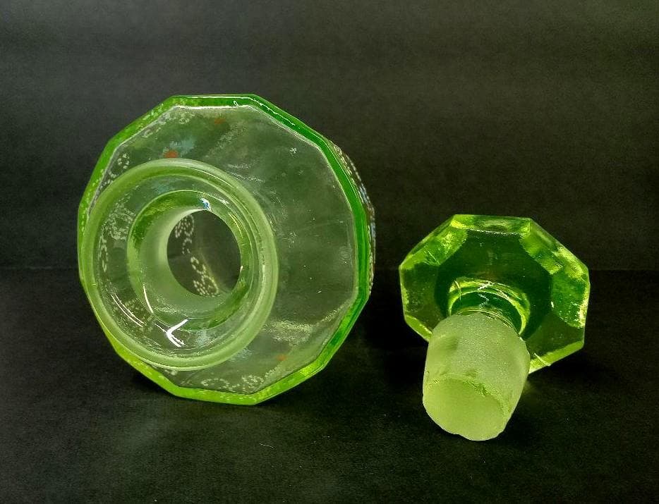 ☆P0101☆アンティーク ウランガラス エナメル花絵 蓋付き瓶