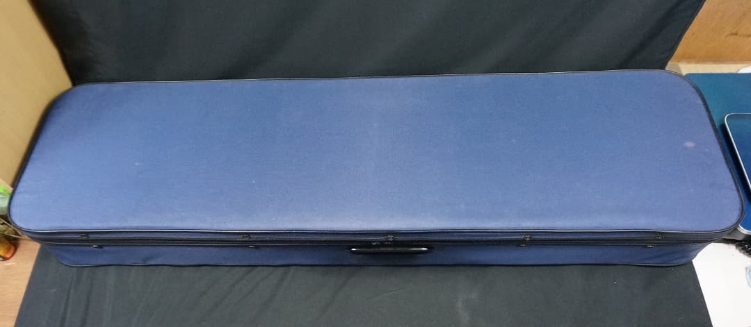 【中古品】三味線 本体、バチなど付属品多数、ハードケースケース付き