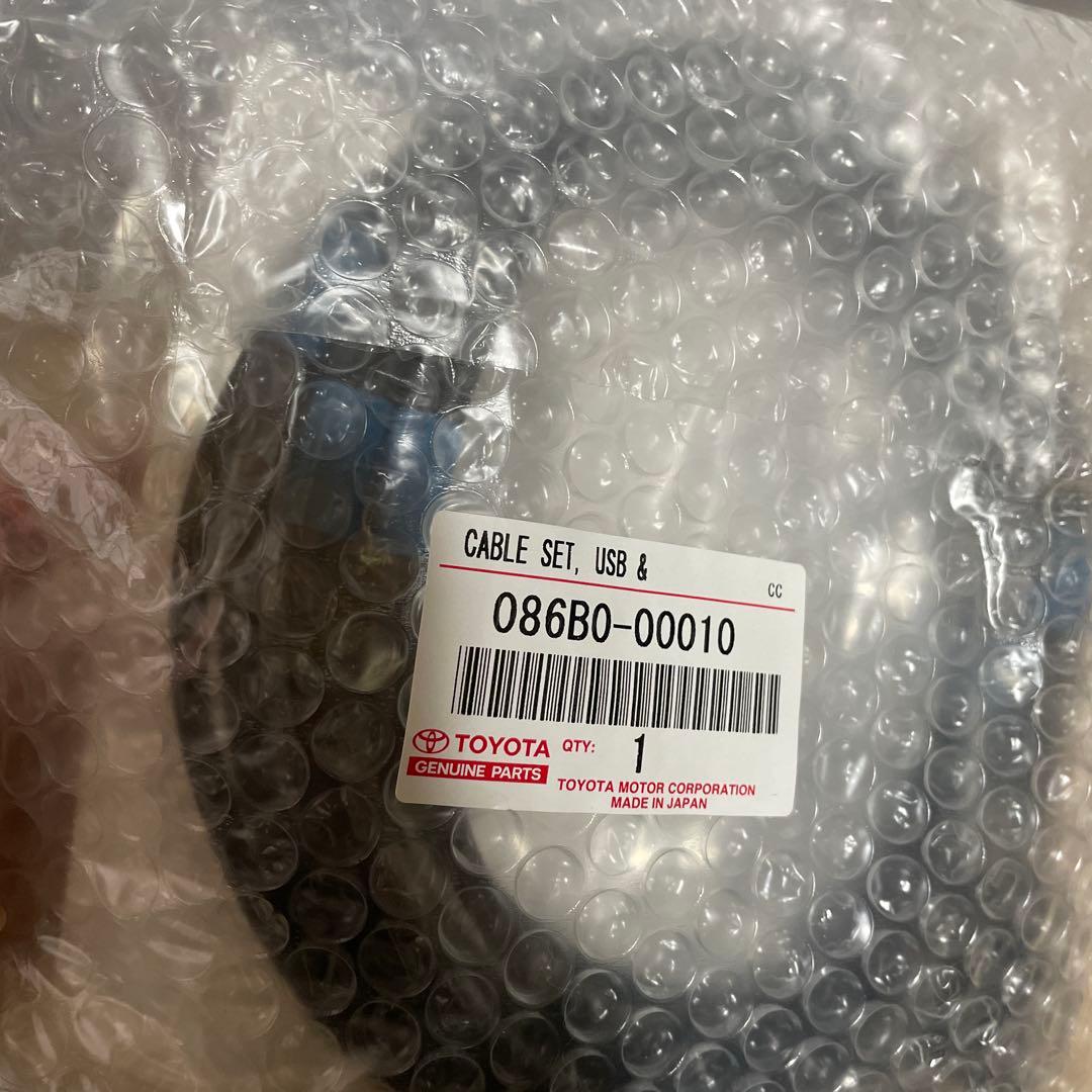 未使用未開封　トヨタ 純正品 USB 入力端子 品番 086B0-00010