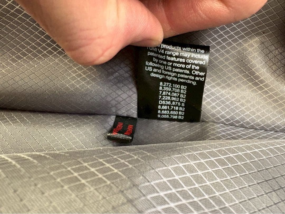 TUMI V4 エクステンデッド・トリップ エクスパンダブル 4輪 スーツケース