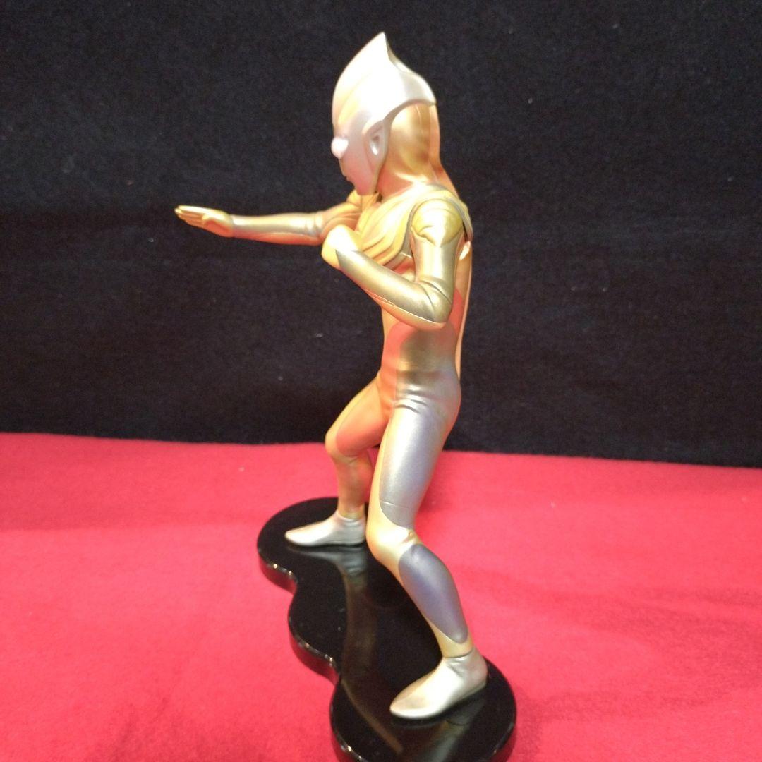 グリッター・ティガ フィギュア