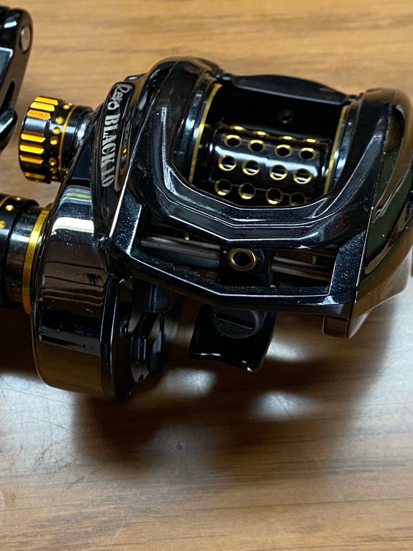 レボブラック10 ベイトリール　右ハンドル
