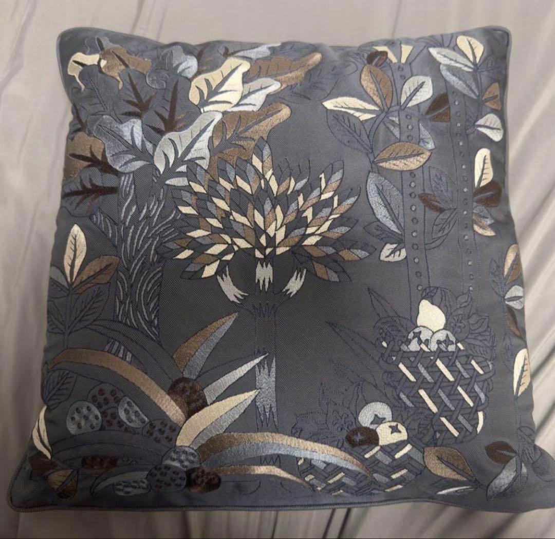 HERMES エルメス 新品 刺繍 クッション 2点セット《1つタグ付き》