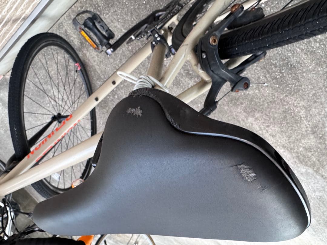 レユニオン　クロスバイク　ロードバイク 自転車【空気入れ、ライト付き】