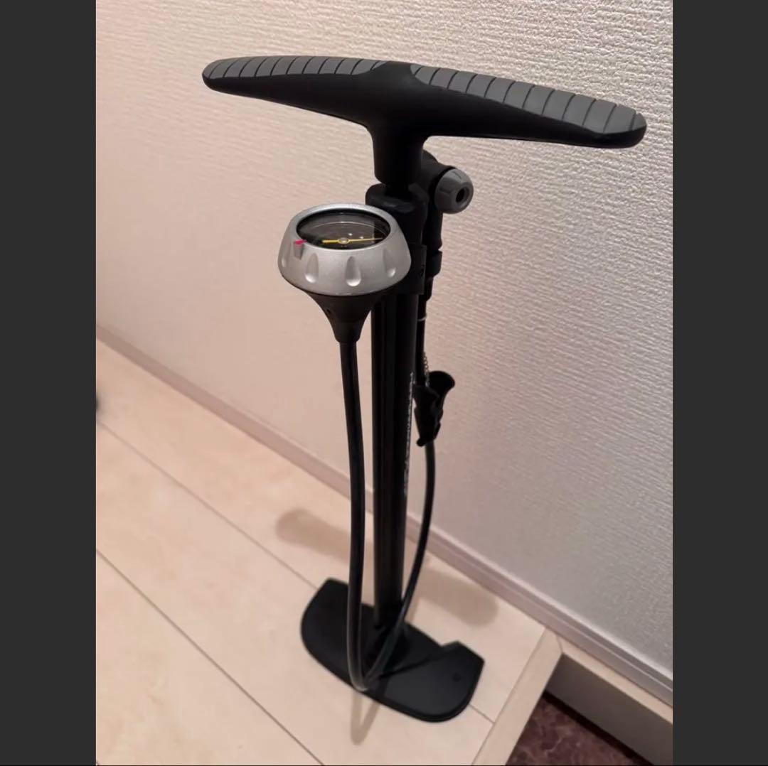 レユニオン　クロスバイク　ロードバイク 自転車【空気入れ、ライト付き】