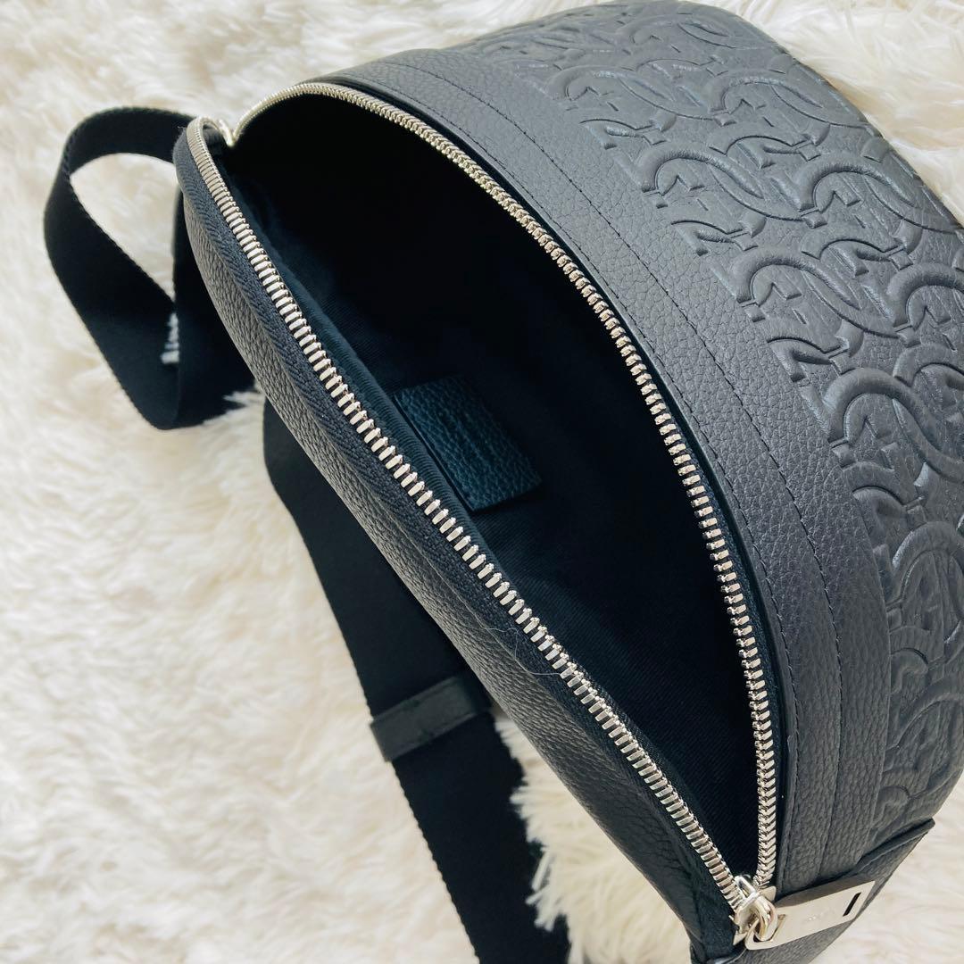 【極美品】フェラガモ ボディバッグ2024年秋冬モデル ガンチーニ モノグラム