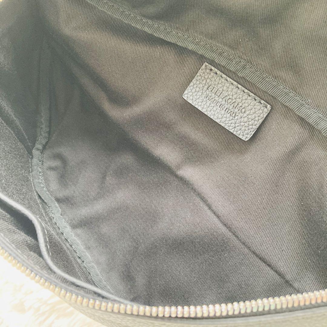 【極美品】フェラガモ ボディバッグ2024年秋冬モデル ガンチーニ モノグラム