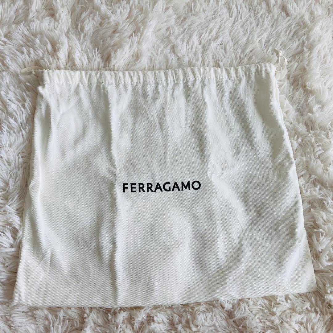 【極美品】フェラガモ ボディバッグ2024年秋冬モデル ガンチーニ モノグラム