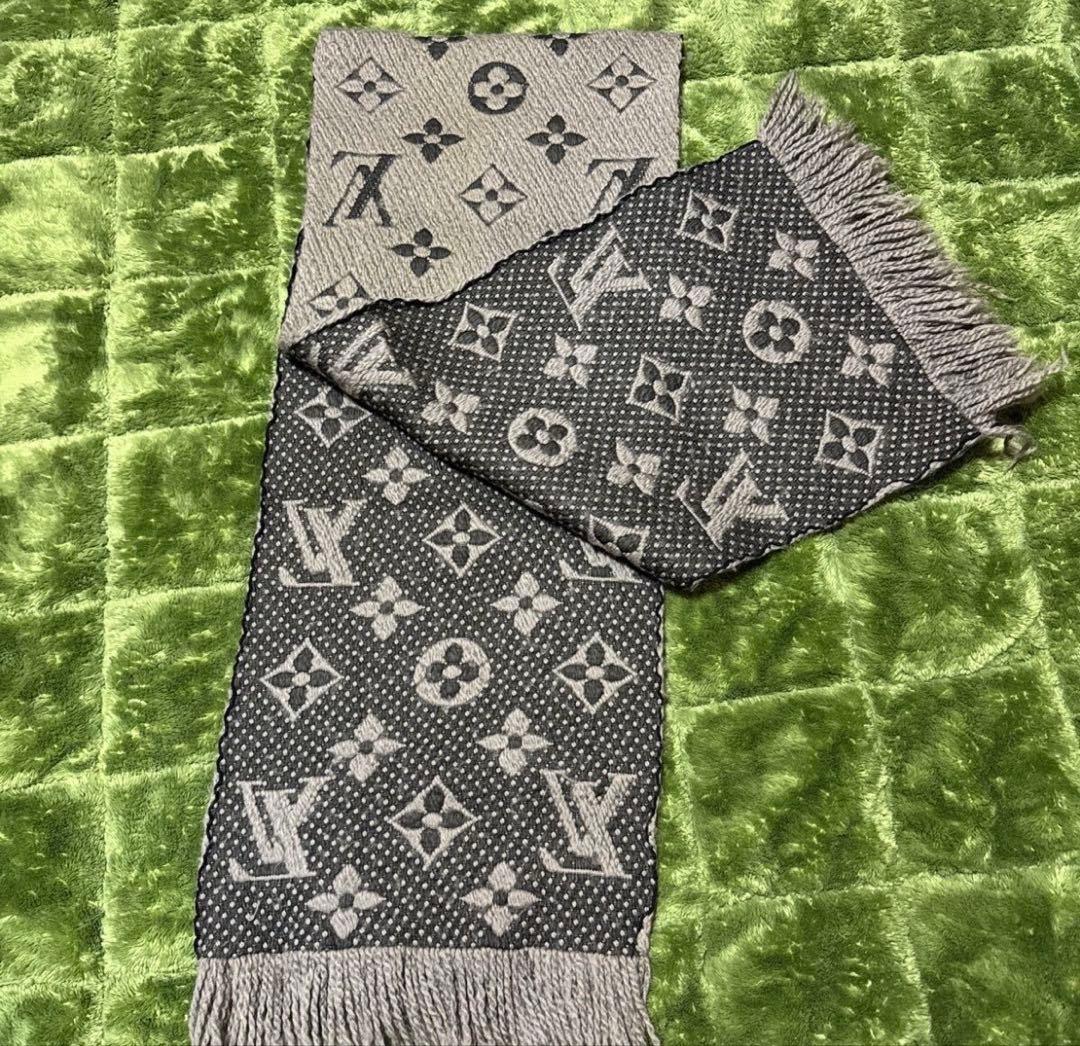 ルイ・ヴィトン モノグラム エシャルプ・ロゴマニア マフラー グレー