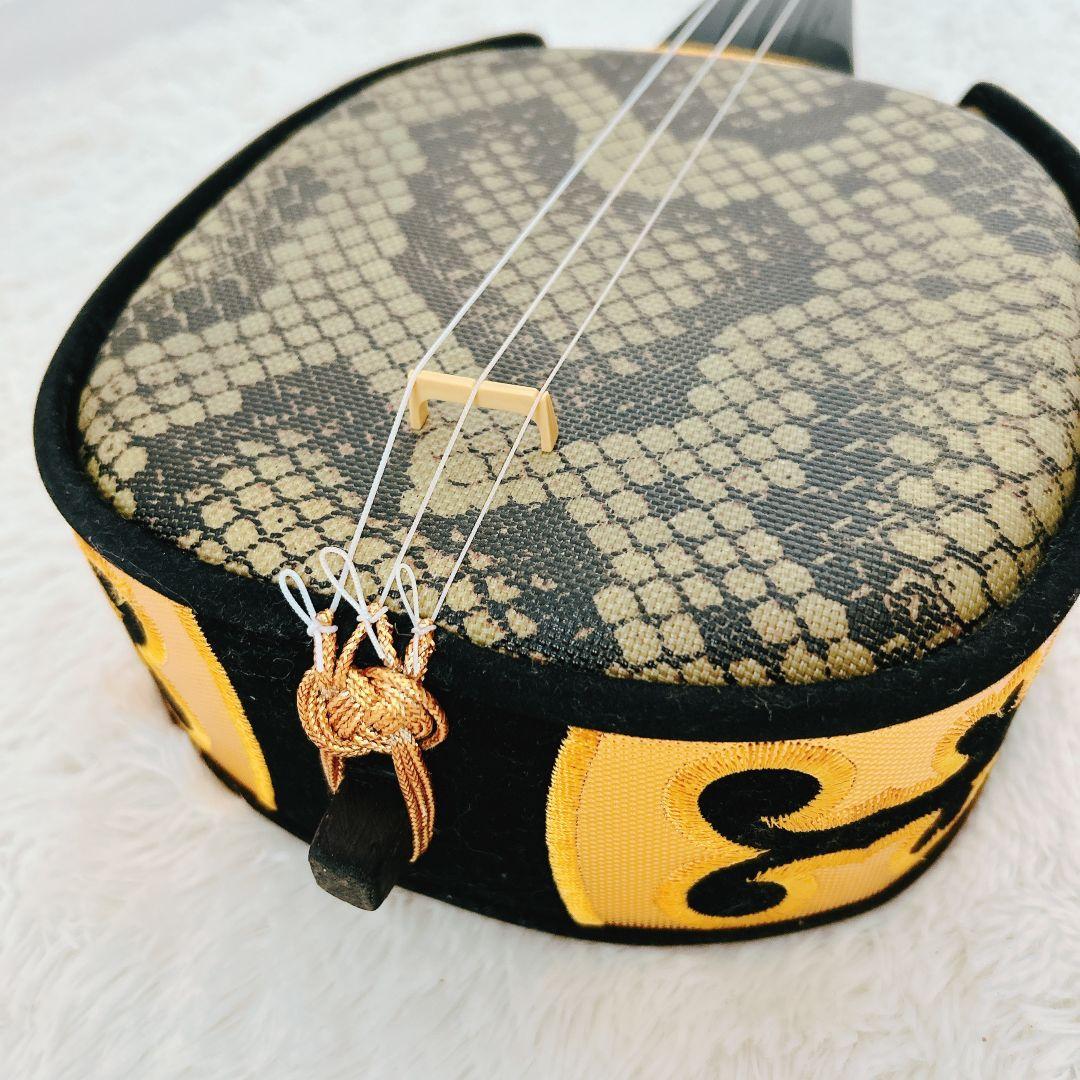 ✨美品✨勘所シール貼付あり✨ 沖縄三線 人工革 人工蛇革 本体のみ 蛍光イエロー