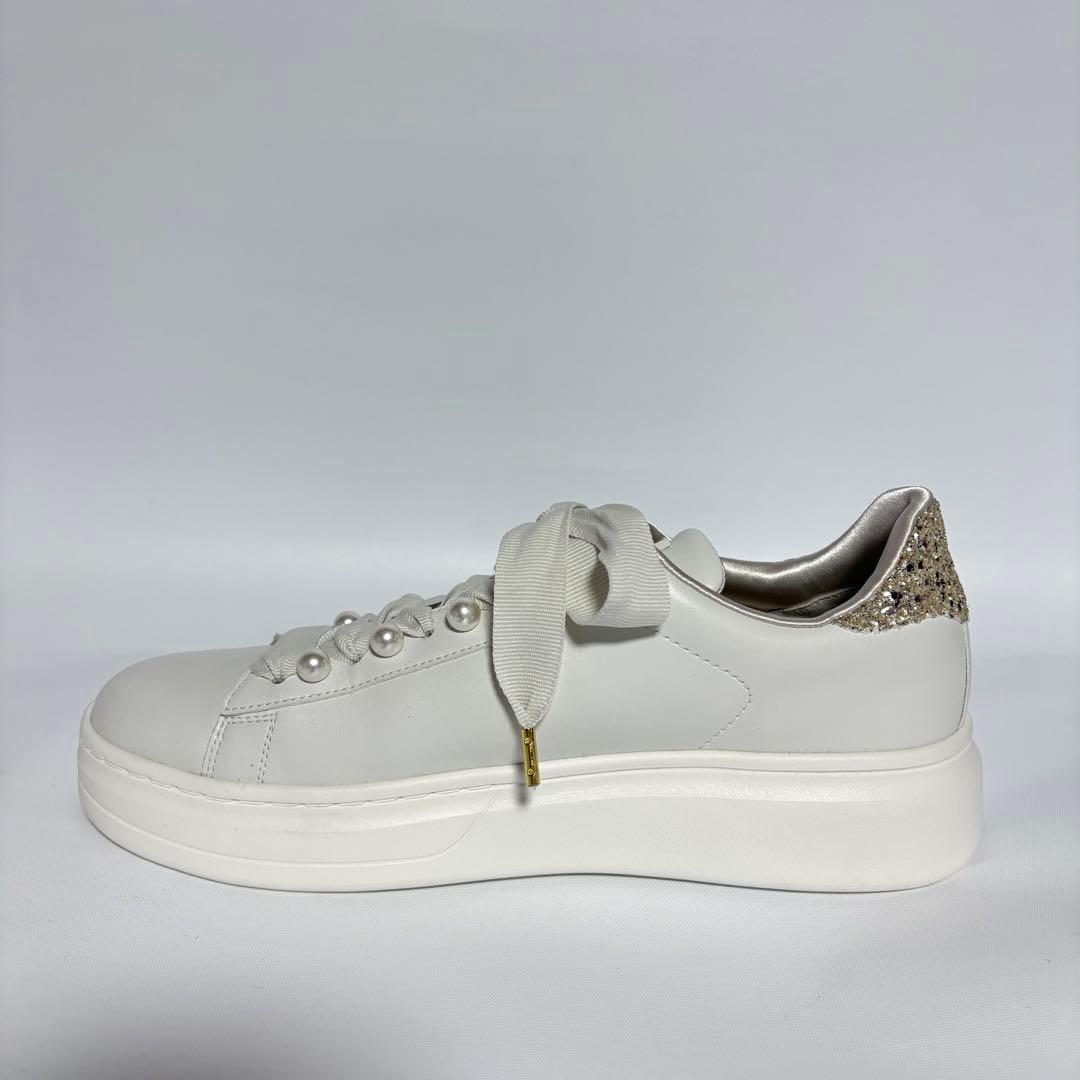 ＋diana プラスダイアナ パールビジュー付きリボンスニーカー ホワイト 白
