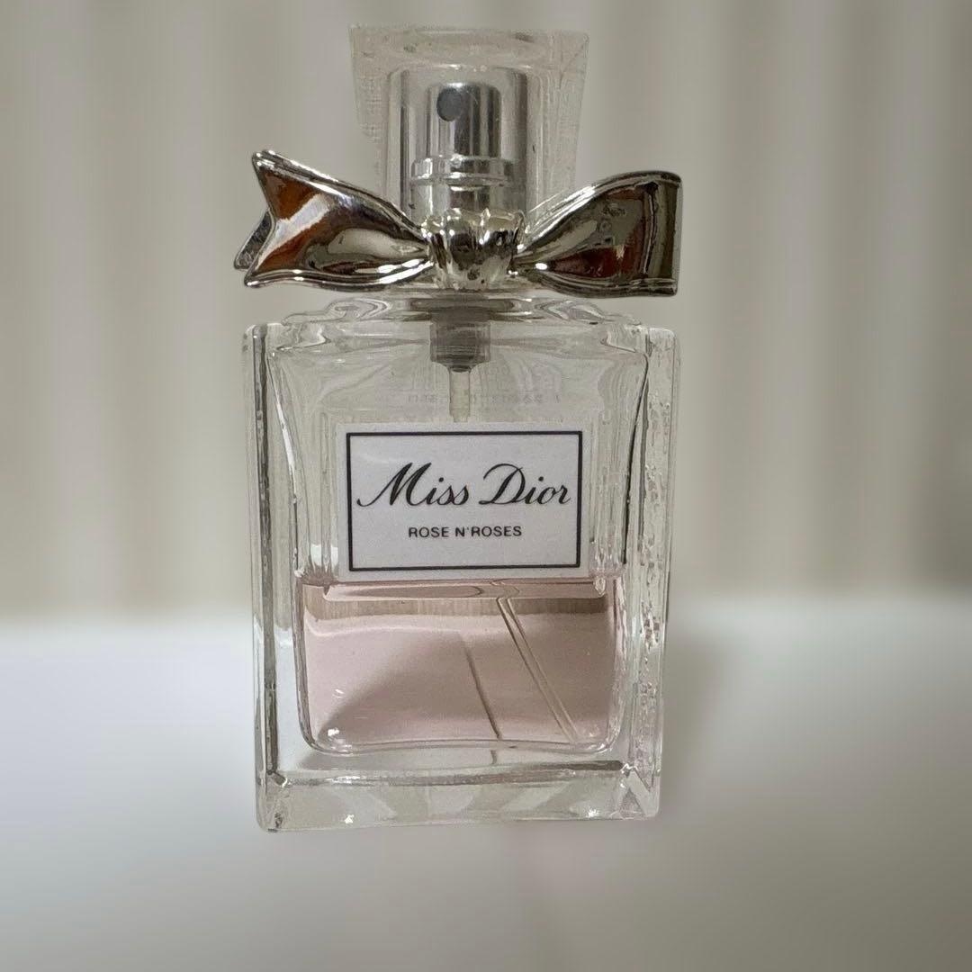 Miss Dior Rose N' Roses 香水 30mlの4割 - メルカリ