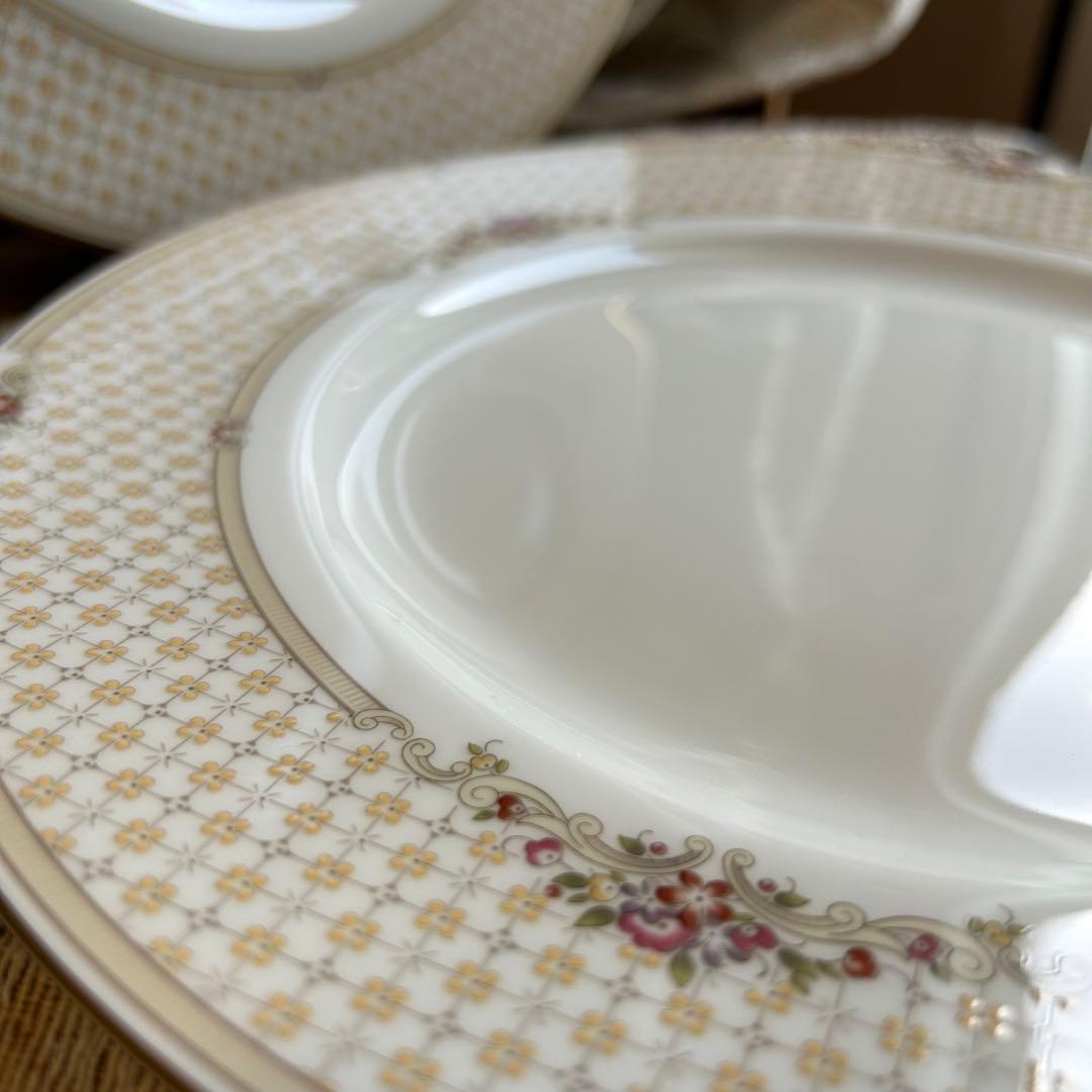  Turnberry淡い格子に英国の小花がそっと咲くꕤ︎︎大皿6枚