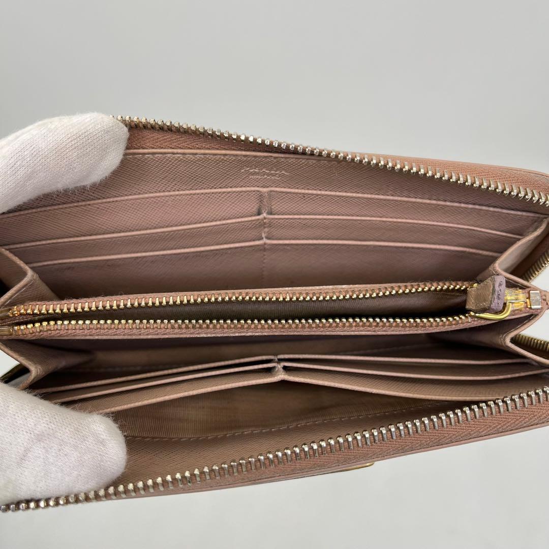 PRADA 長財布 ラウンドファスナー 三角ロゴ ゴールド金具 ピンク