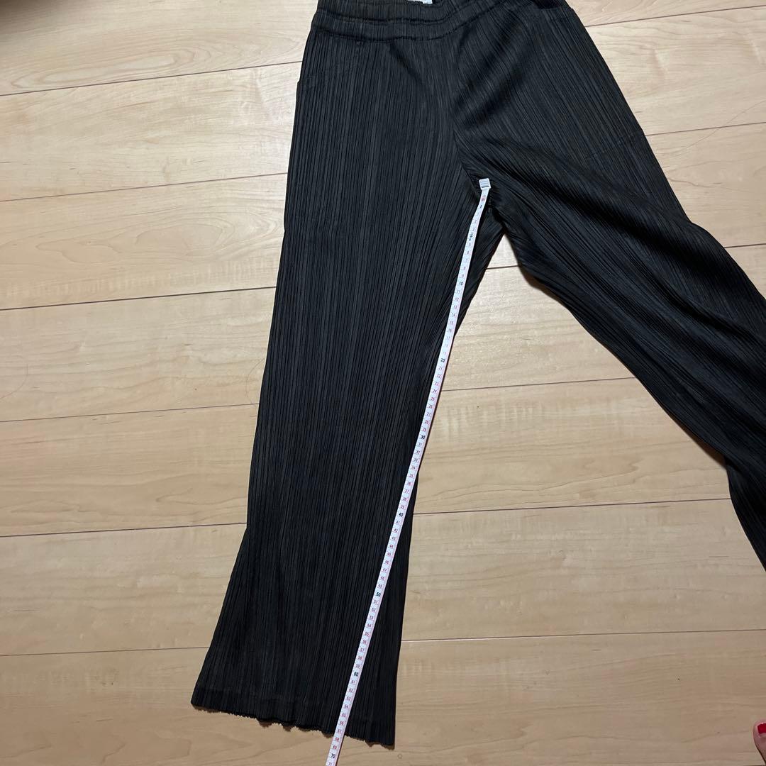 PLEATS PLEASE(プリーツプリーズ) 黒パンツ　裾裏糸細かな使用感あり