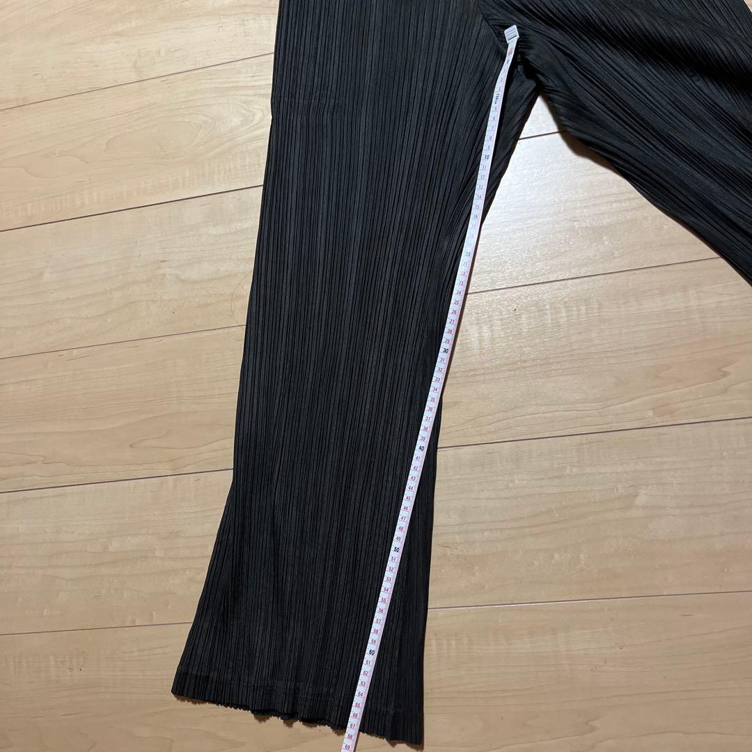 PLEATS PLEASE(プリーツプリーズ) 黒パンツ　裾裏糸細かな使用感あり