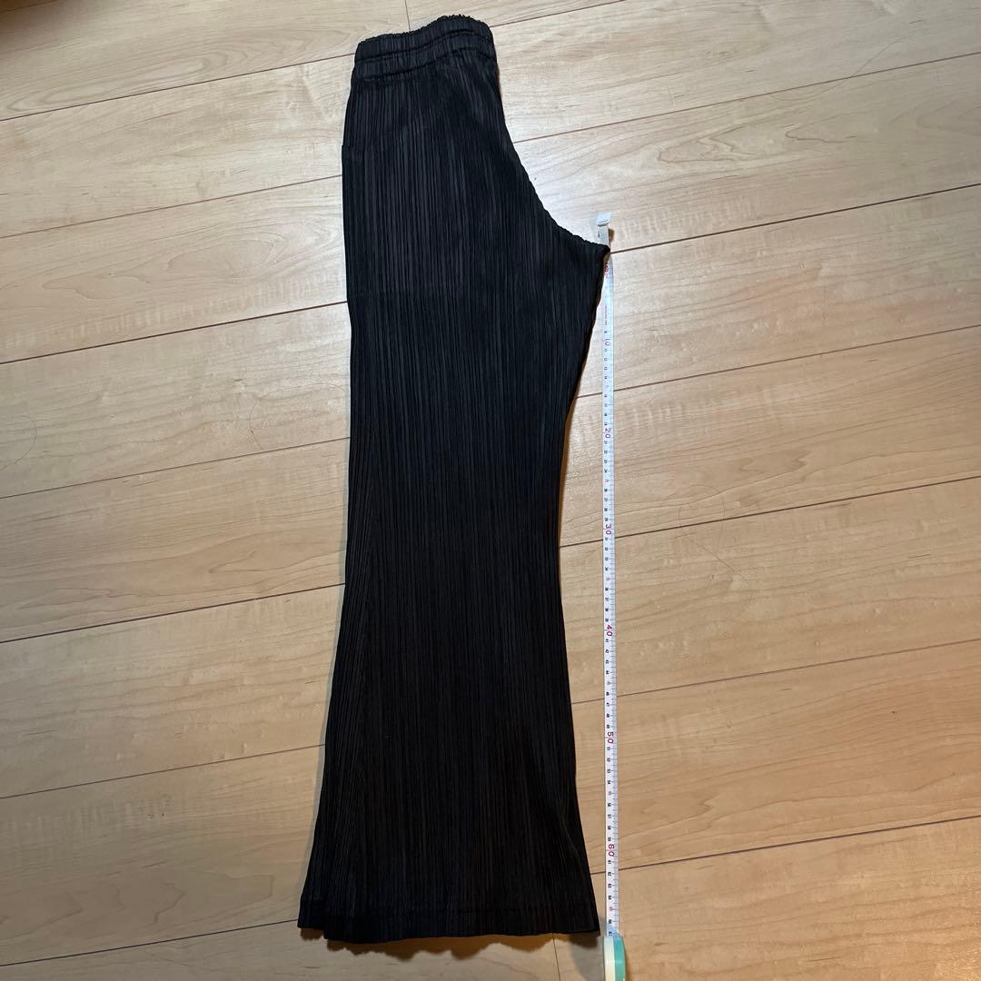 PLEATS PLEASE(プリーツプリーズ) 黒パンツ　裾裏糸細かな使用感あり