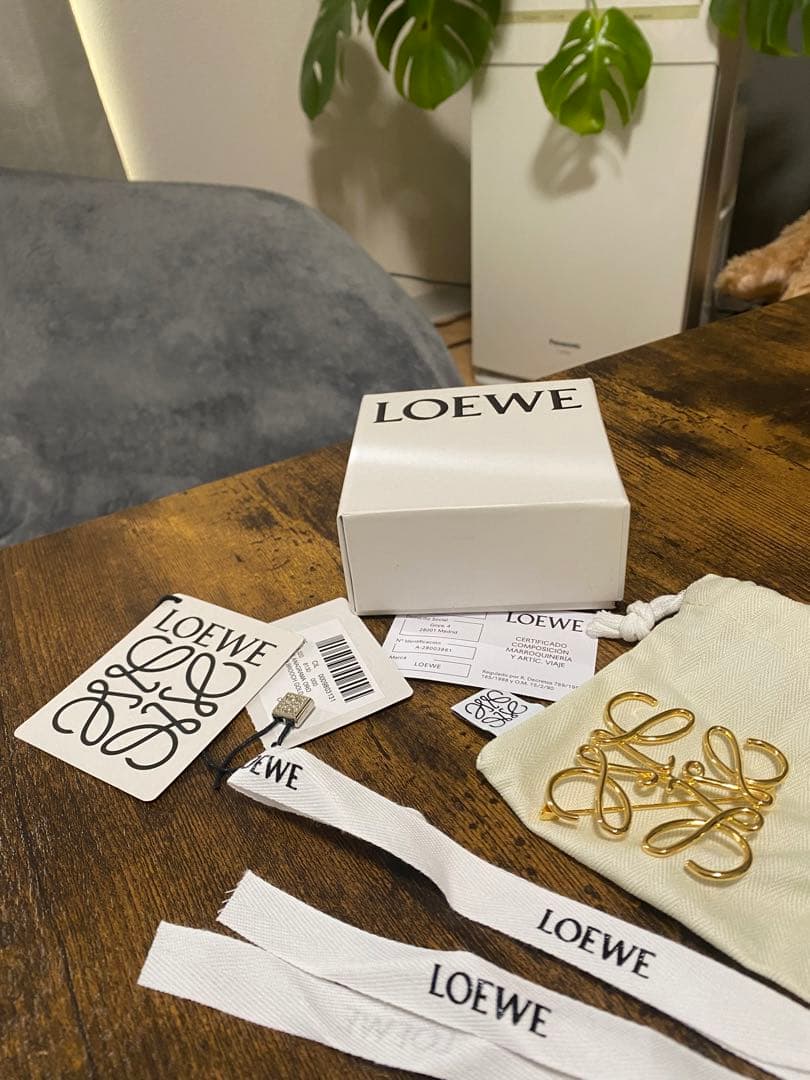 2/14までSです。ロエベ　ブローチ　ゴールド　正規品　美品