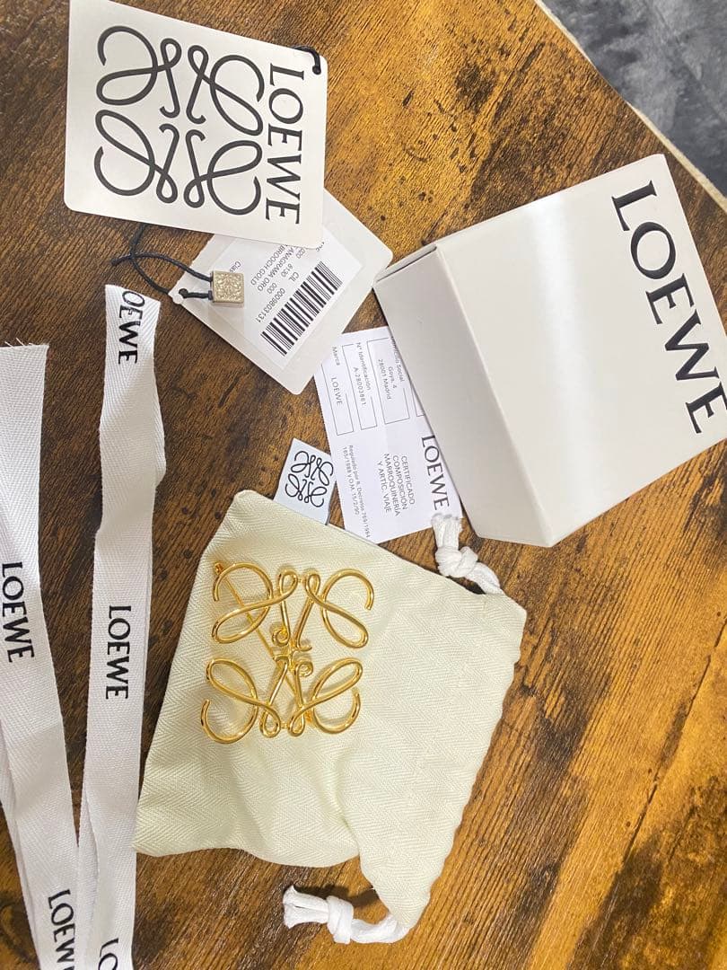 2/14までSです。ロエベ　ブローチ　ゴールド　正規品　美品