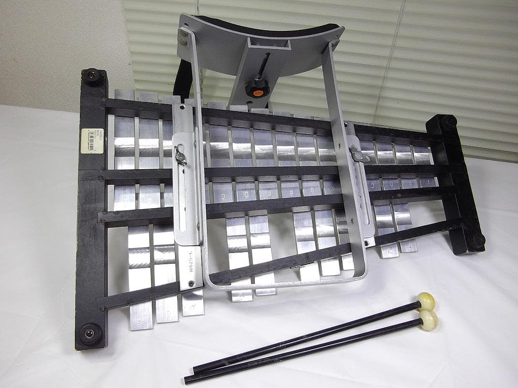 マーチンググロッケン 鉄琴 スズキMG-25L 小中学用ホルダー 子供用