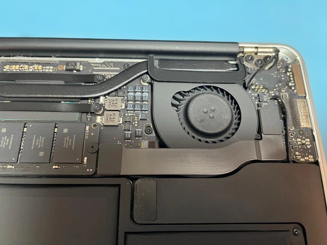 MacBook Air 13インチ Early 2014 本体　電池交換済