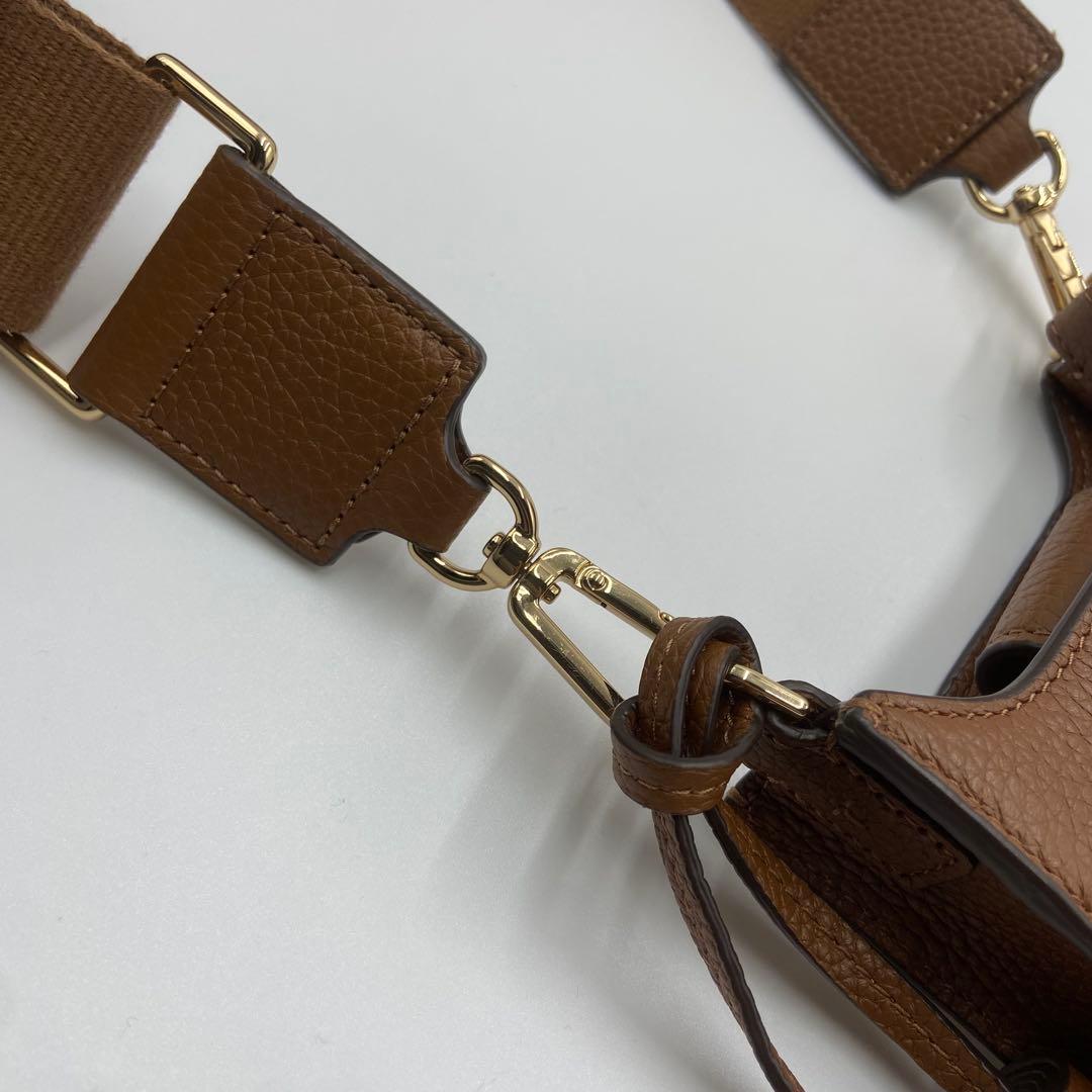 未使用級　トリーバーチ　テア　ショルダーバッグ　スマホ　タッセル　レザー　茶