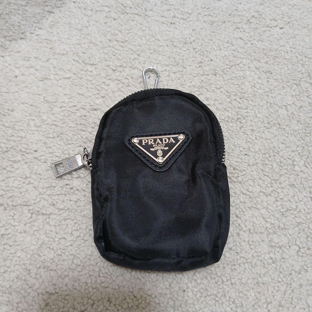 カ*ー様 PRADA ブラックナイロンポーチ
