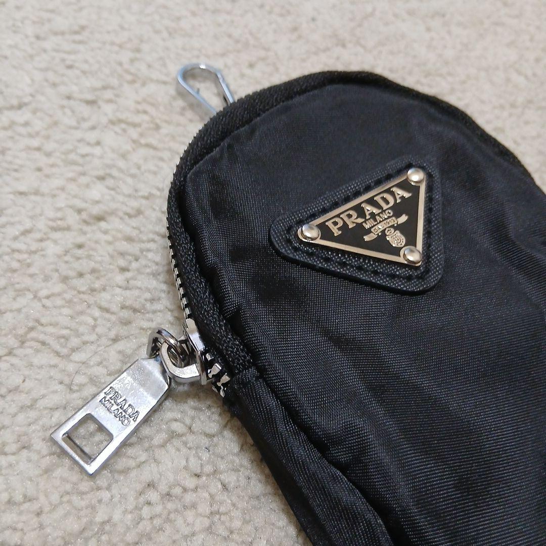 カ*ー様 PRADA ブラックナイロンポーチ