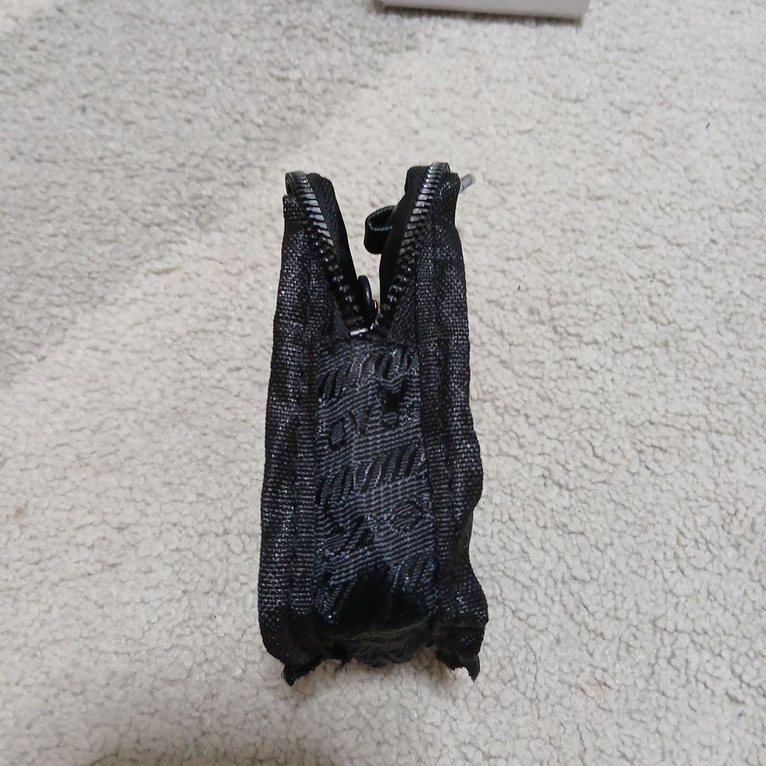 カ*ー様 PRADA ブラックナイロンポーチ