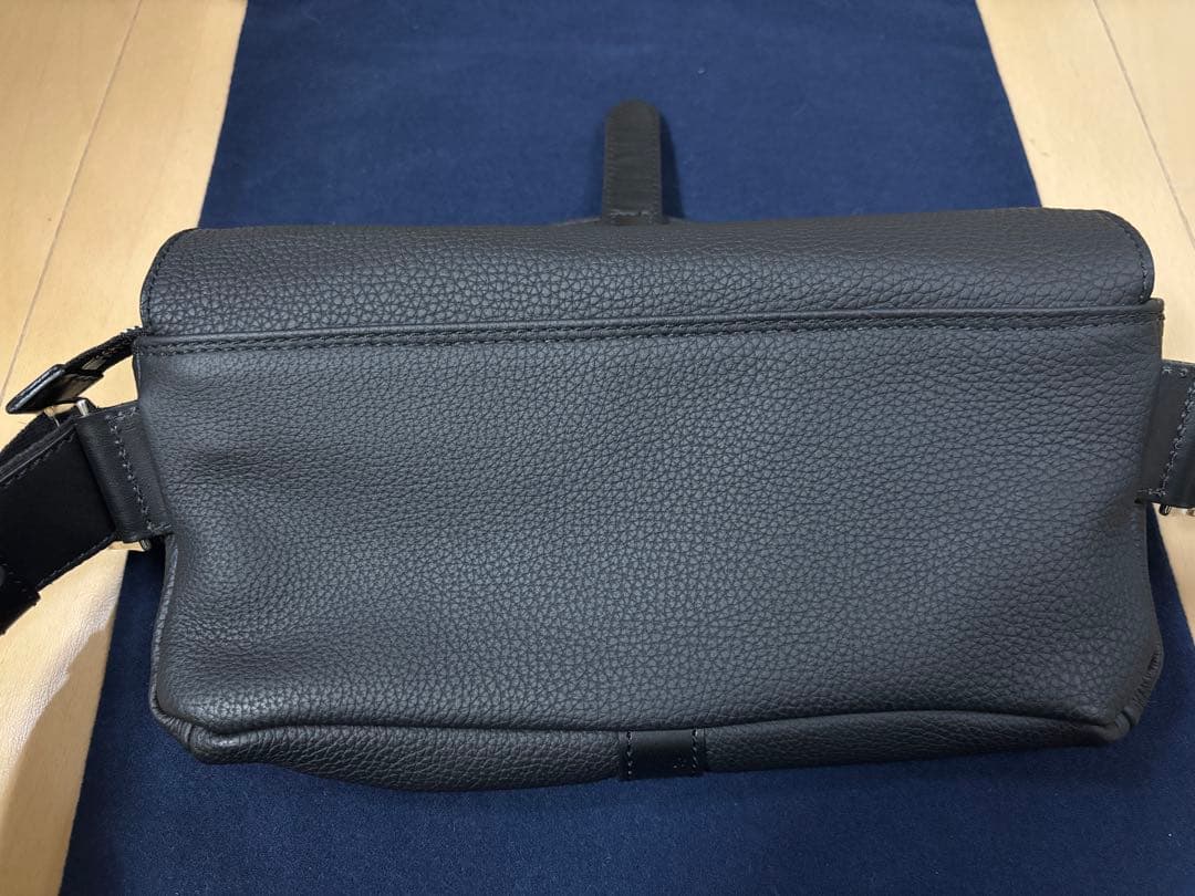 WILDSWANS ピスト ボディバッグ