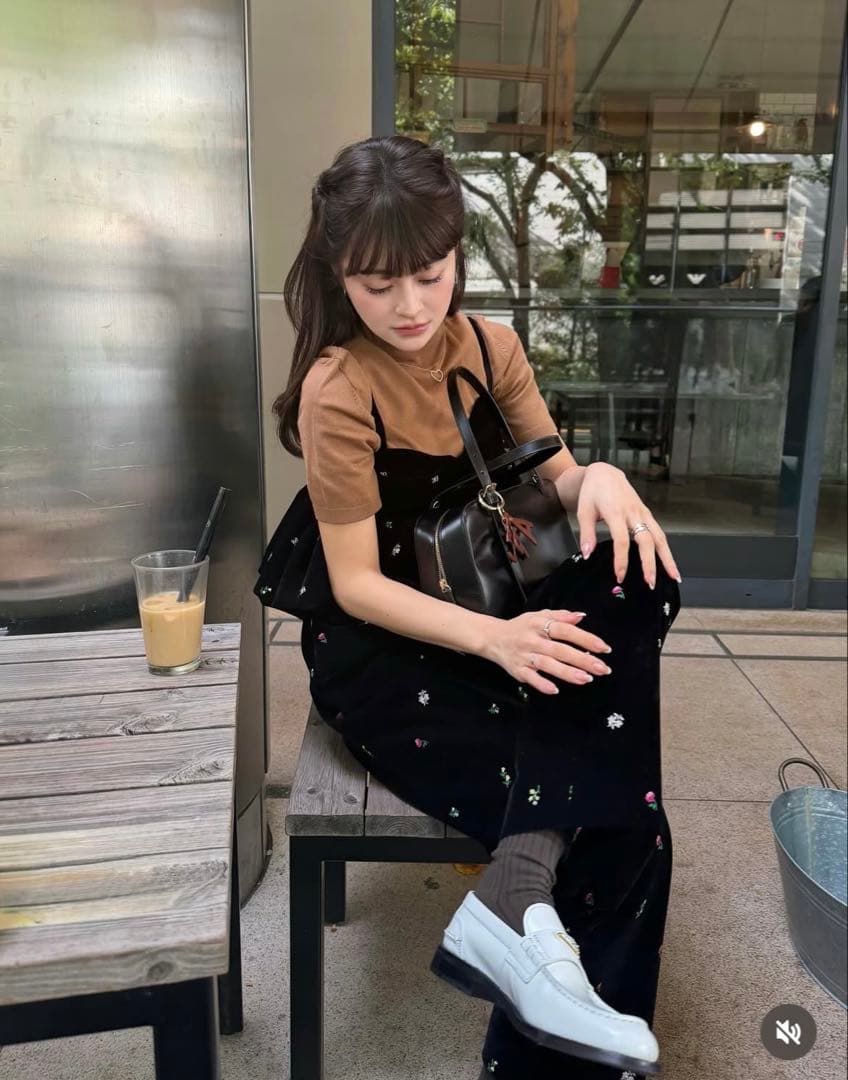 【新品未使用】Bibiy. 刺繍ベルベットパンツ ブラック