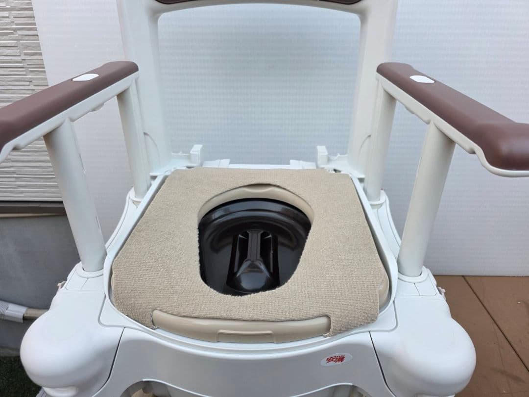 未使用 安寿　ポータブルトイレ FX-30 らくゾウくん