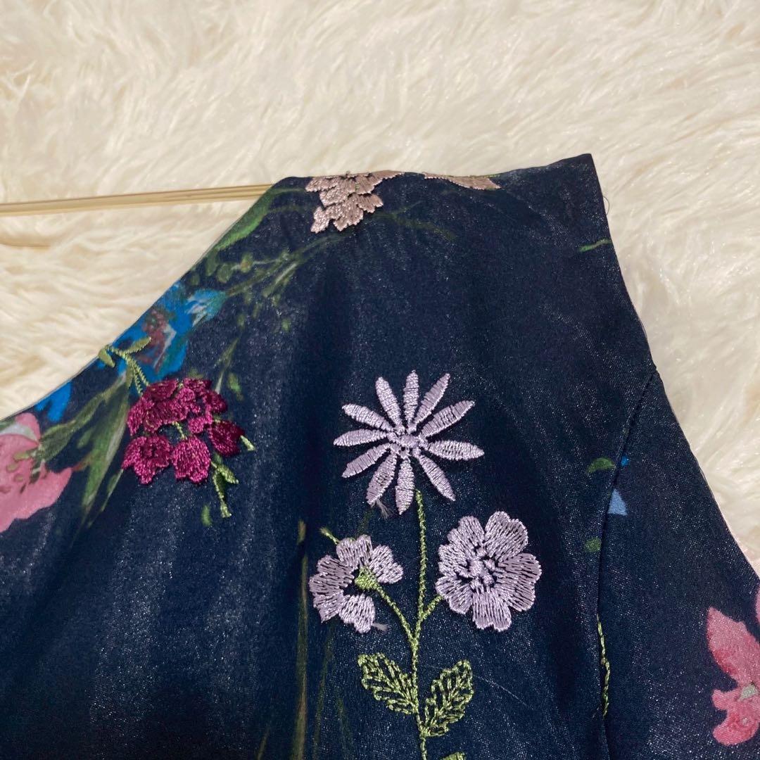 《美品》TOCCA 花柄刺繍ワンピース ネイビー 4 マルチカラー 華やか