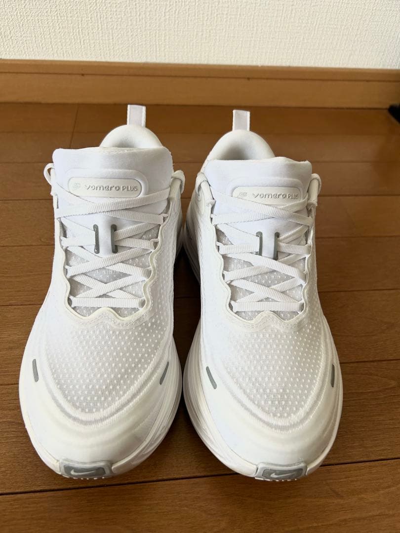 ナイキ　ボメロプラス　25.5cm