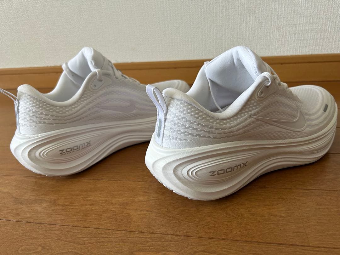 ナイキ　ボメロプラス　25.5cm