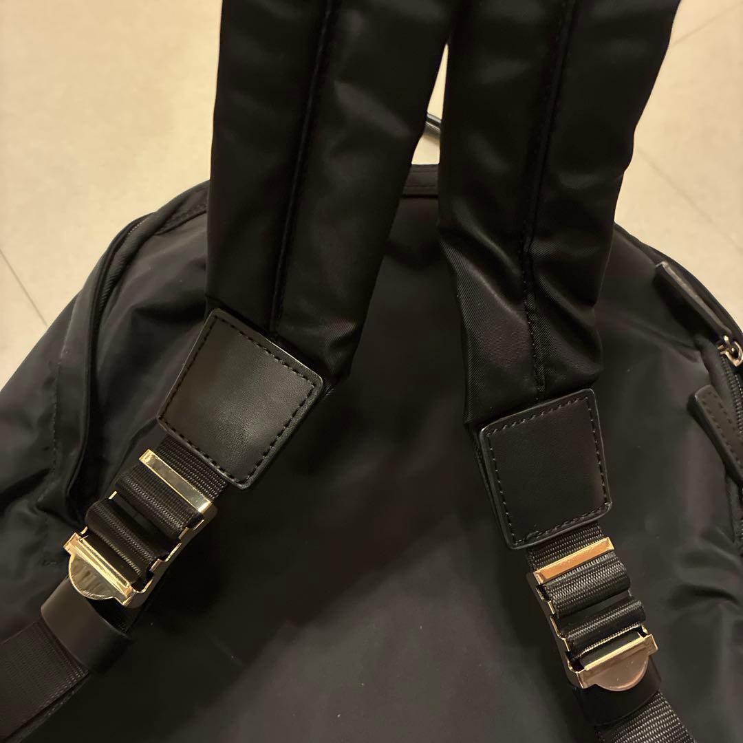 TOCCA ブラック ゴールド　サイドリボン　リュック