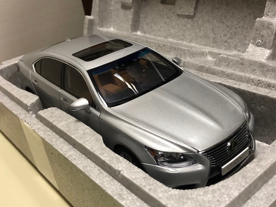 現状品 オートアート 1/18 レクサス LS600hL ソニックシルバー
