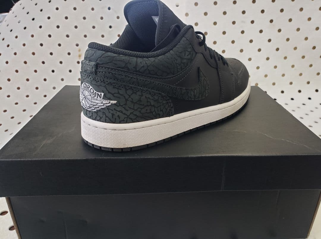 ☆美品！ナイキエアジョーダンNIKE 1LowSEBlackelephant ☆